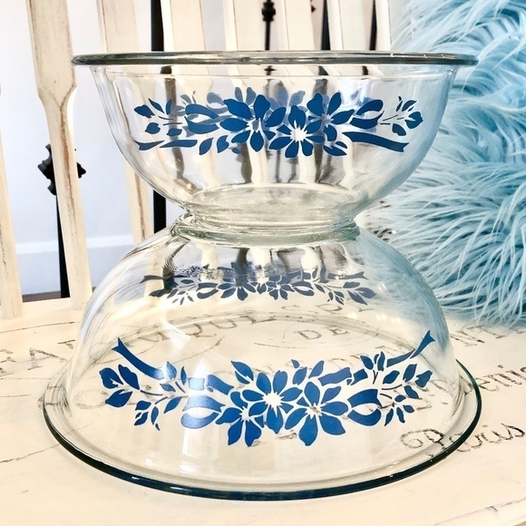 Pyrex Bowls, Vintage, Blue Ribbon, Set of 2, Very Nice Condition - Picture 2 of 10